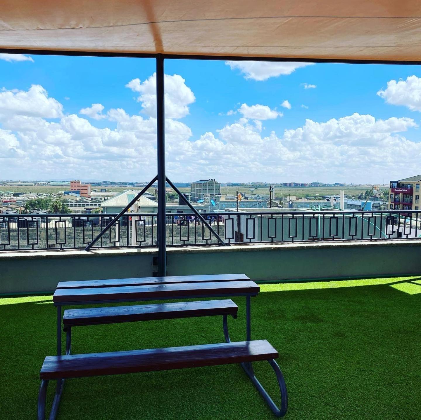 Appartement Lovely & Cozy Compact Studio Near Airport With Rooftop View à Nairobi Extérieur photo
