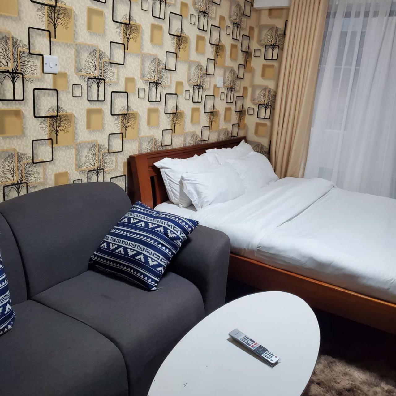 Appartement Lovely & Cozy Compact Studio Near Airport With Rooftop View à Nairobi Extérieur photo