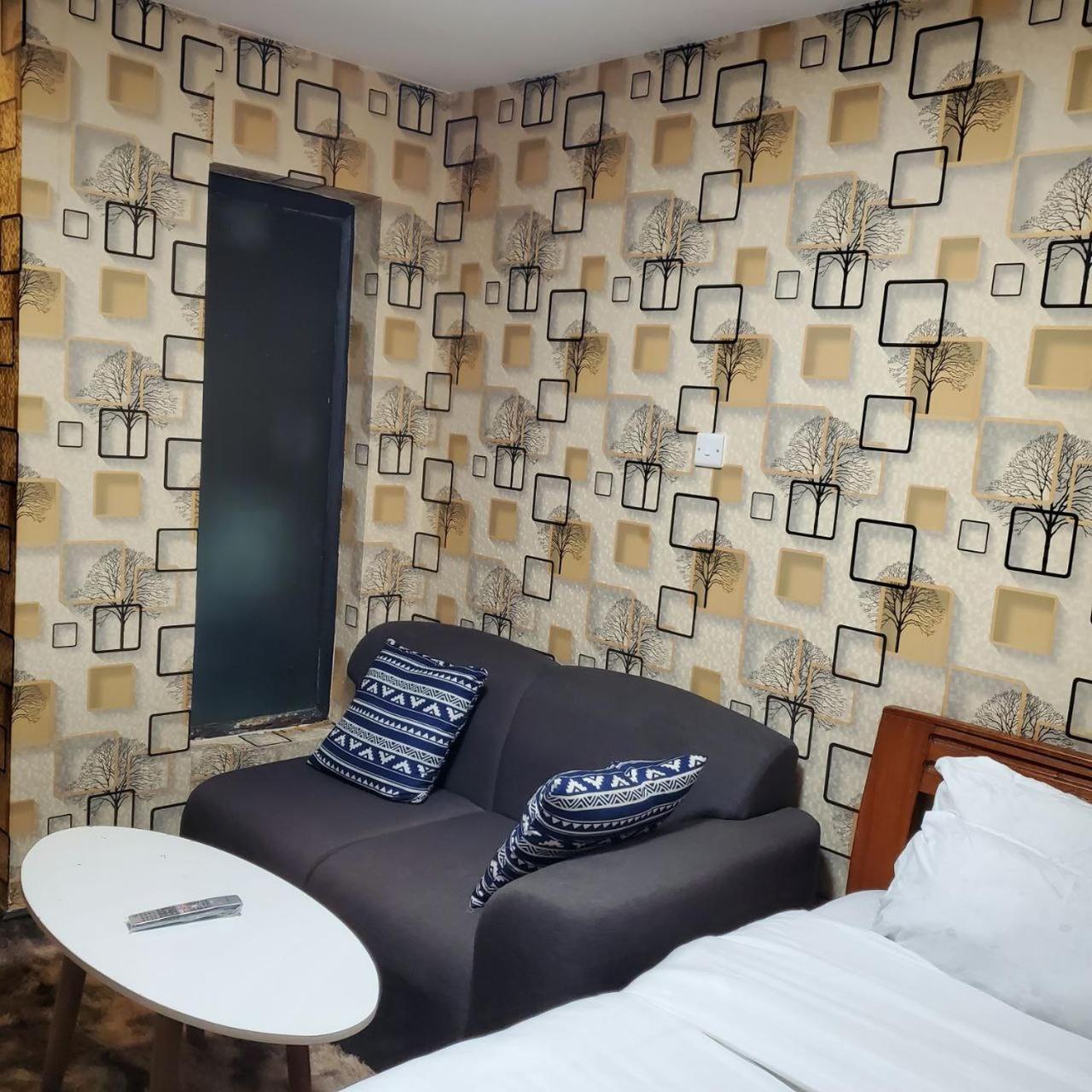 Appartement Lovely & Cozy Compact Studio Near Airport With Rooftop View à Nairobi Extérieur photo