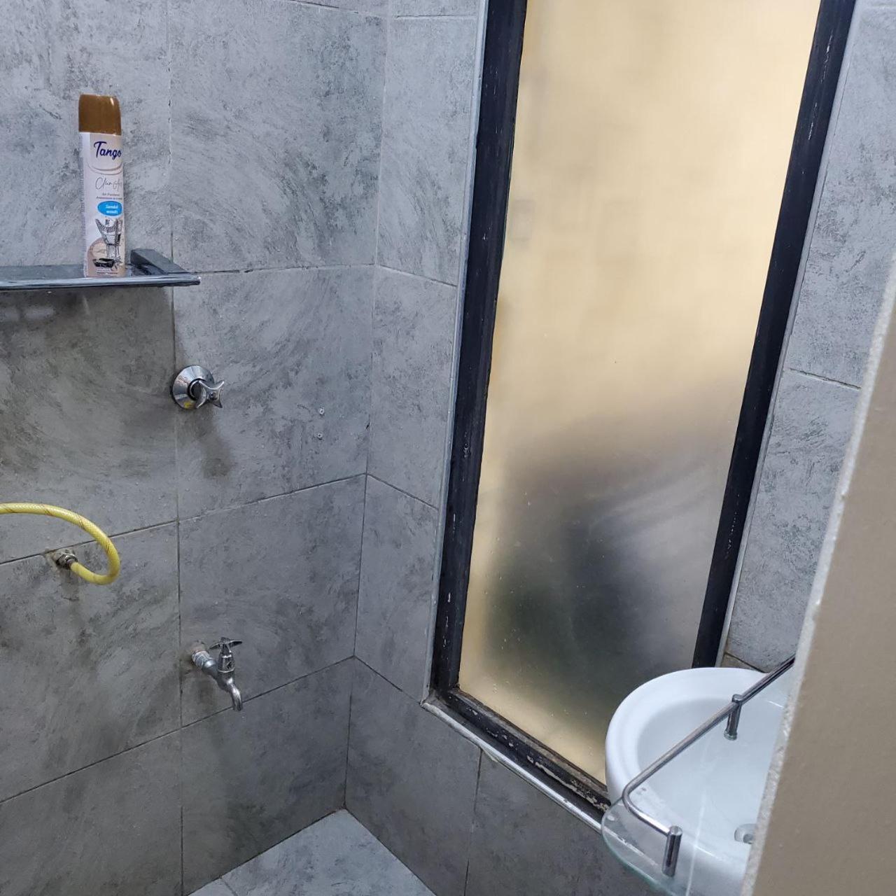Appartement Lovely & Cozy Compact Studio Near Airport With Rooftop View à Nairobi Extérieur photo