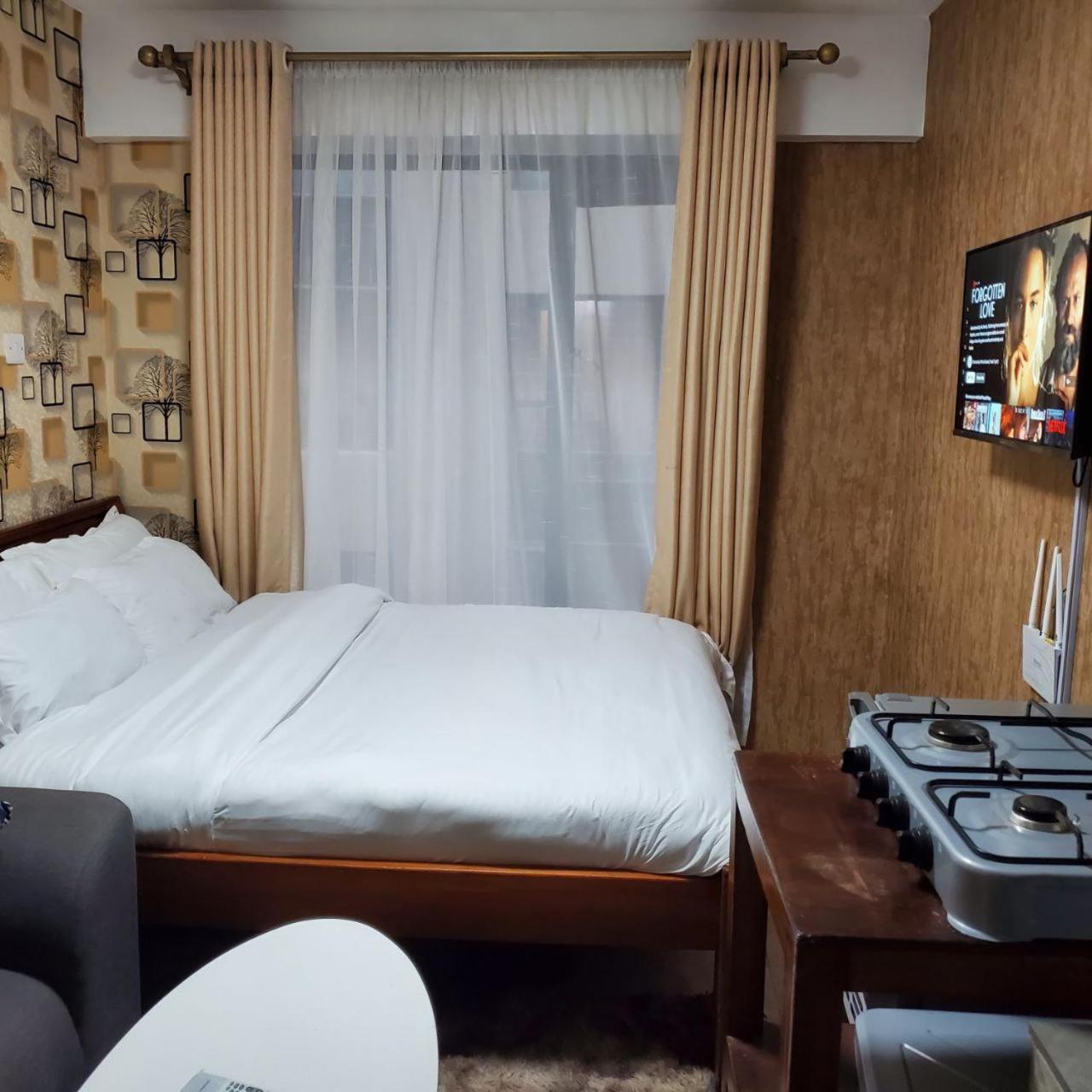 Appartement Lovely & Cozy Compact Studio Near Airport With Rooftop View à Nairobi Extérieur photo