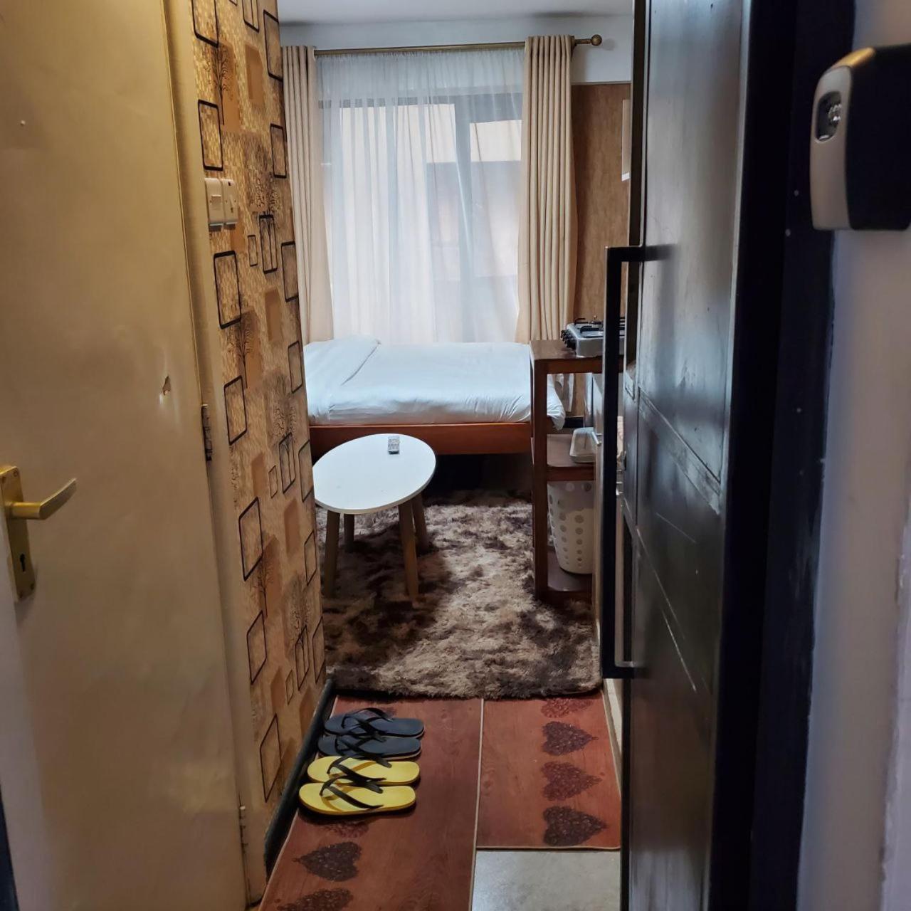 Appartement Lovely & Cozy Compact Studio Near Airport With Rooftop View à Nairobi Extérieur photo