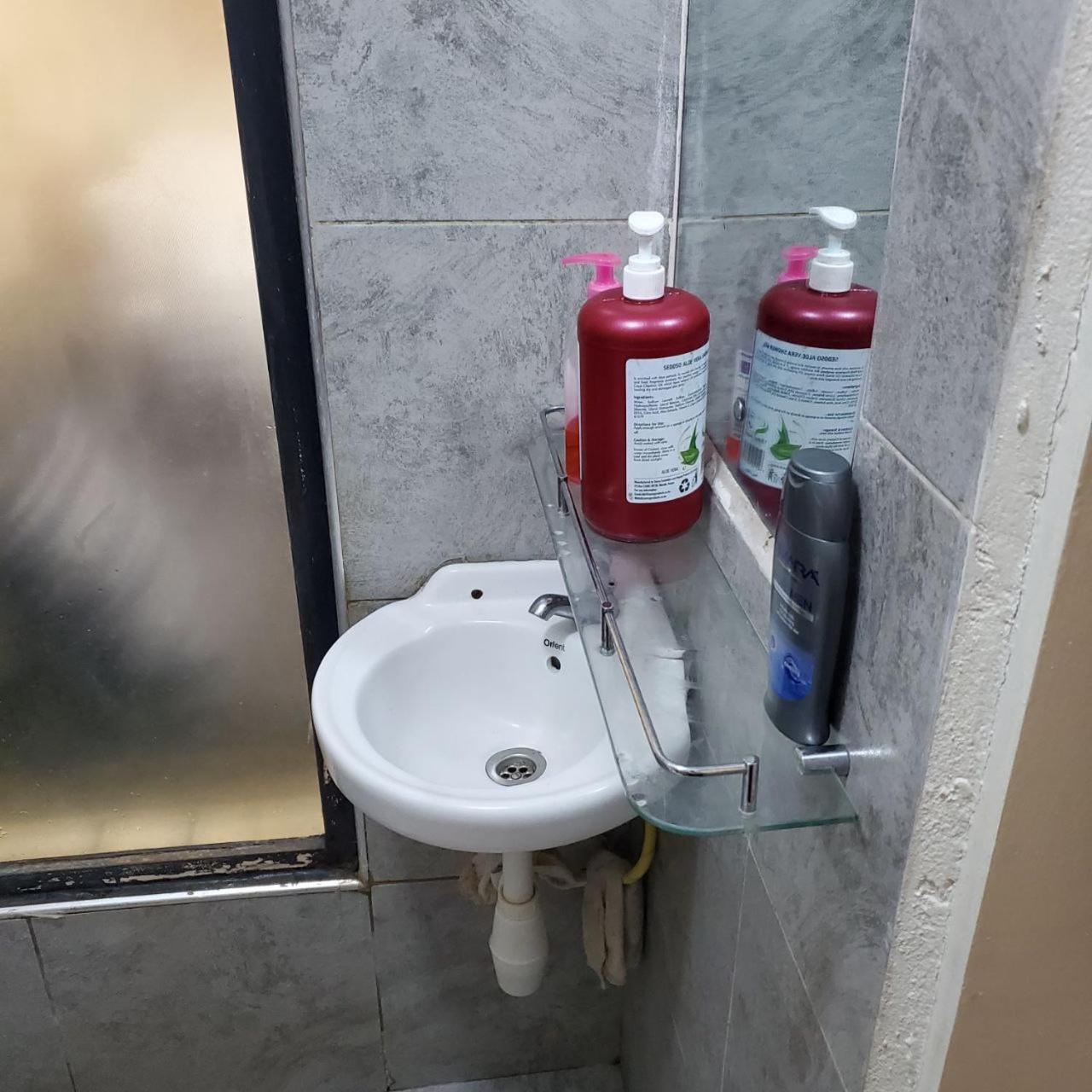 Appartement Lovely & Cozy Compact Studio Near Airport With Rooftop View à Nairobi Extérieur photo