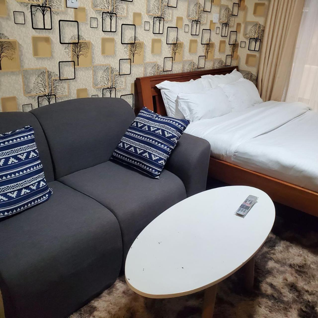 Appartement Lovely & Cozy Compact Studio Near Airport With Rooftop View à Nairobi Extérieur photo
